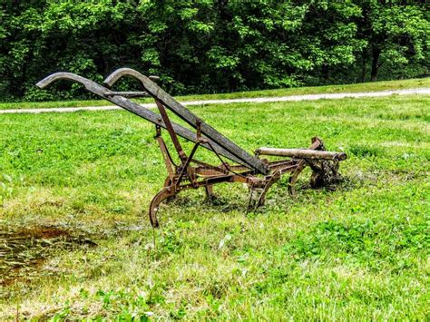 Aratro Antiquato In Un Campo Immagine Stock Immagine Di Dissipato