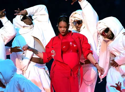 All of the Songs Rihanna Performed During Her Super Bowl Halftime ...