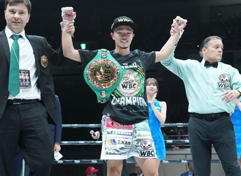 Junto Nakatani Stops Alexandro Santiago In Six To Lift Bantamweight