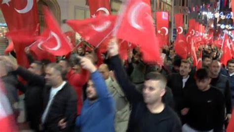 Taksiciler İstiklal Caddesindeki alçak terör saldırısını protesto etti