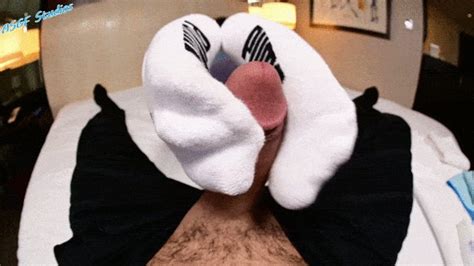 Super Sexy Latina MILF Quick SOCKJOB And Bare FOOTJOB MOV Amateur Soles Giantess And