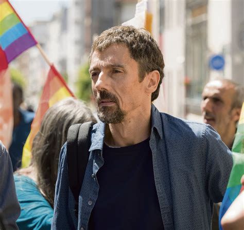 Télévision Fiertés une jolie série gay et pas triste L Humanité