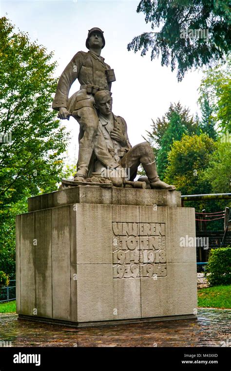 Denkmal Zu Ehren Der Gefallenen Soldaten Des Ersten Und Zweiten