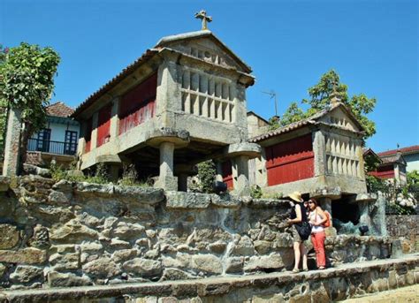 Qué ver y hacer en Combarro pueblo con hórreos y cruceiros en Galicia