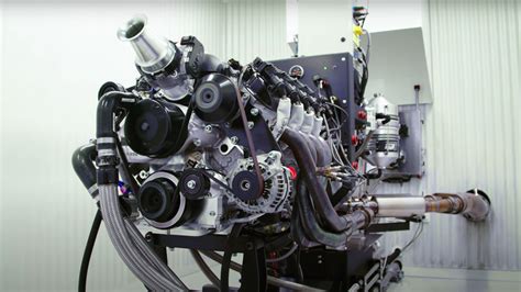 VIDEO: Servicing a Supercars engine