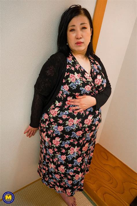 Asian MILF BBW Shizuka Nikaido Is Stripped Naked Photos