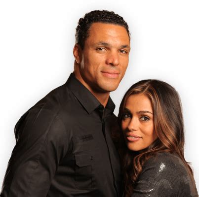 Tony Gonzalez Family Pics, Wife, Son, Daughter, Age, Height, Net Worth ...