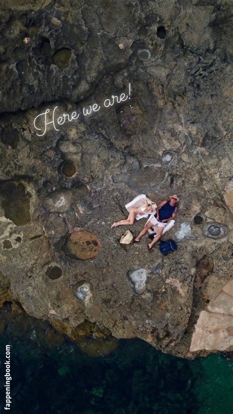 Shantel VanSanten Nude OnlyFans Leaks Fappening Page FappeningBook