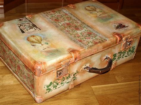Чемодан 'Bon Voyage' | Decoupage suitcase, Painted suitcase, Decoupage ...