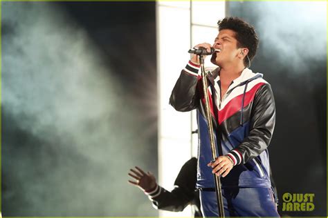 Bruno Mars Performs 'That's What I Like' at Grammys 2017 - Watch Now ...