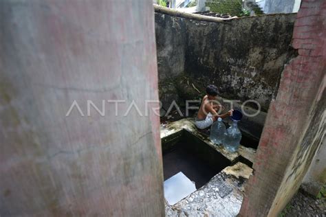 Ratusan Kepala Keluarga Kesulitan Air Bersih Antara Foto