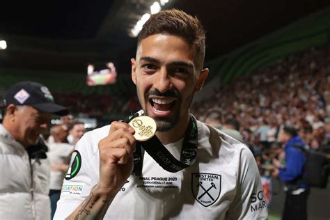 Oficial River Plate Contrata O M Dio Manuel Lanzini Ap S Sa Da Do West