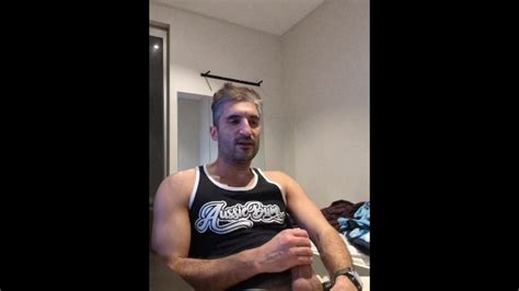 波斯人抽搐并射精达到强烈的性高潮 Pornhub Gay