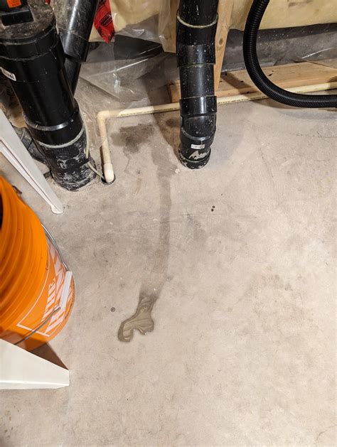 Is this a drain pipe leak? : r/Plumbing