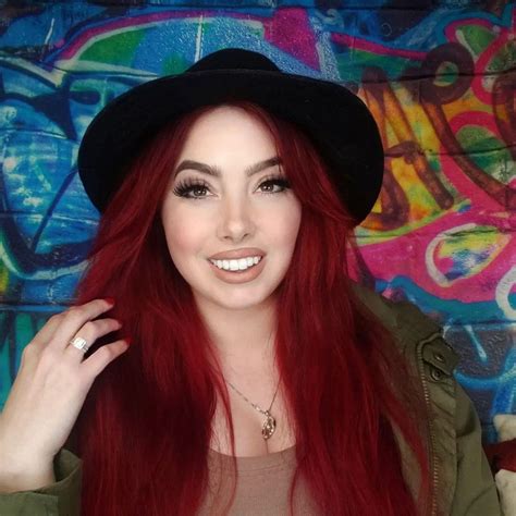 Taeler Hendrix And Her Big Hat Rtaelerhendrix