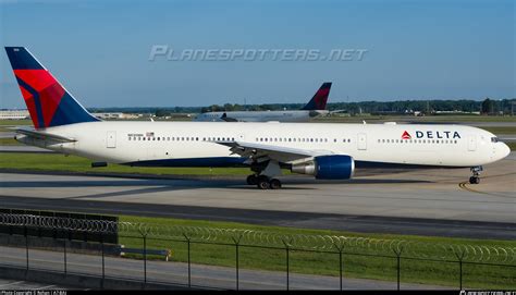 N Mh Delta Air Lines Boeing Er Photo By Rohan A Baj Id