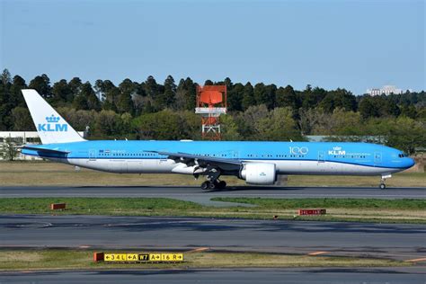 Klmオランダ航空 Boeing 777 300 Ph Bvo 成田国際空港 航空フォト By サンドバンクさん 撮影2020年04月19日