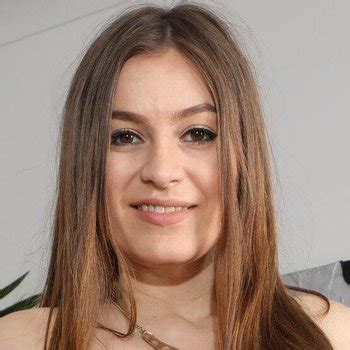 Summer St Claire Babe Page Watch This Centerfold On FreeOnes