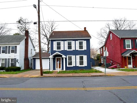 37 N Broad St, Waynesboro, PA 17268 - See Est. Value, Schools & More