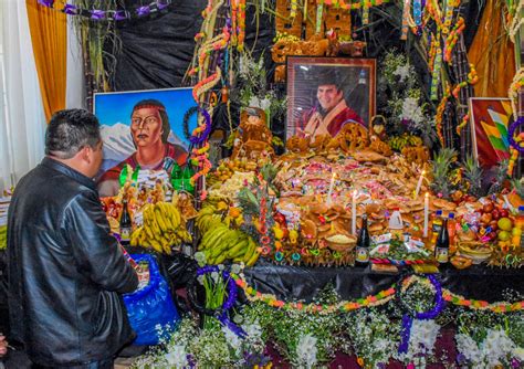 Todos Santos El Gobernador Quispe Organiza Mesa De Ofrenda A Los