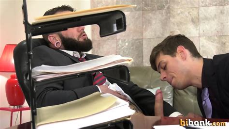 Burly Gay Stud Licking Babes Pussy