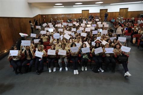 Bachilleres De Caracas Con Mejores Promedios Acad Micos Recibieron