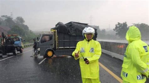 BREAKING NEWS Kecelakaan Karambol Di Tol Ungaran Semarang 7 Kendaraan