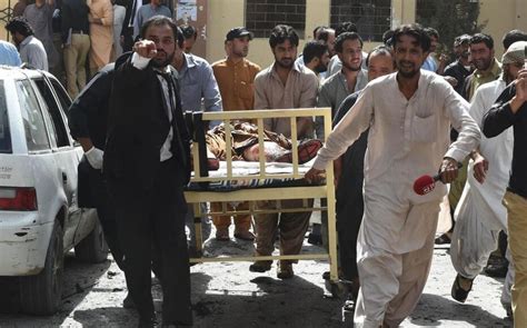 Pakistan Au Moins 70 Morts Dans Un Attentat Suicide Le Parisien