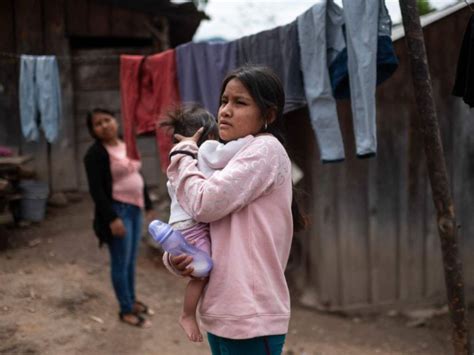 Cada Minuto Cuatro Niñas Se Convierten En Madres En América Latina