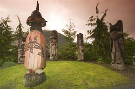 Native American Totem Poles | Photo, Information