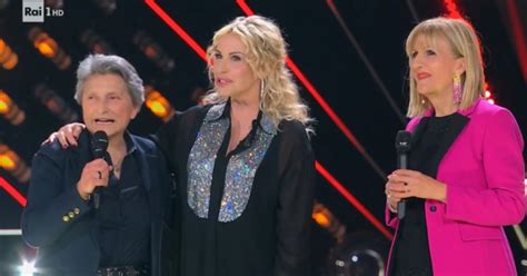 The Voice Senior L Amica Sul Palco Con Maria Gabriella Colpo Di