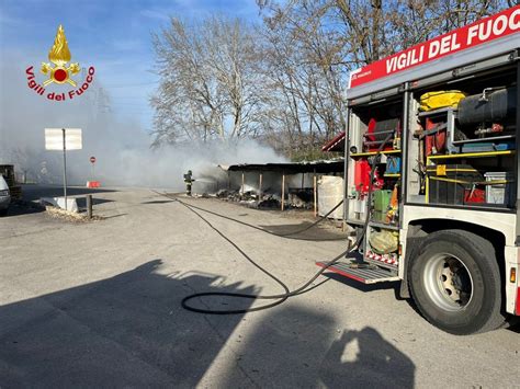 Incendio In Un Azienda Nel Valdarno Fumo In Autostrada