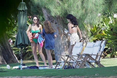 Jessica Alba Beach Paparazzi Shots Bikini Hawaii Hot Celebs Home