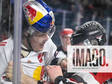 Andrew O Brien EHC Red Bull Muenchen 05 Und Sevastian Uvira Koelner