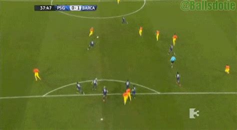 Leo Messi goal vs PSG GIF | Balls.ie