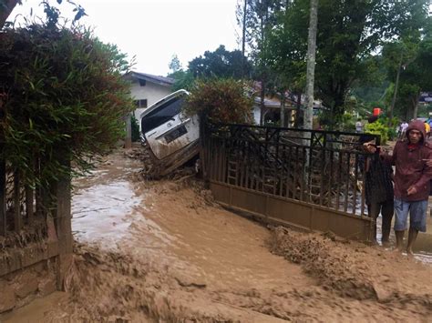 Warga Terluka Akibat Banjir Bandang Di Aceh Tengah Tagar