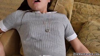 Bonita Chupa Y Folla Montando El Bosque Viejo XVIDEOS
