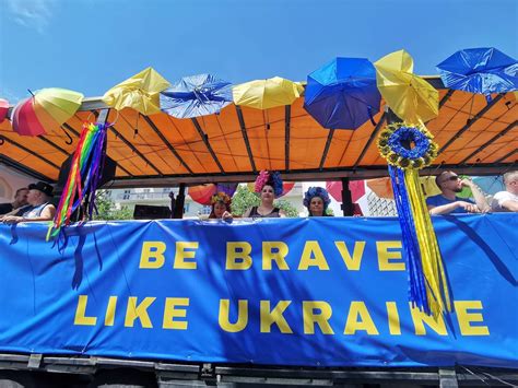 Video Skittles tout nu à la Gay Pride de Londres