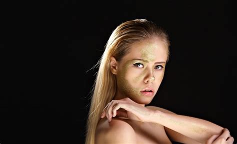 Premium Photo Topless Blonde With Golden Make Up