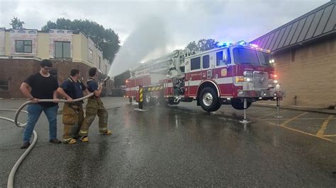 Pompton Lakes Nj Fire Department Tower Ladder Wetdown Youtube