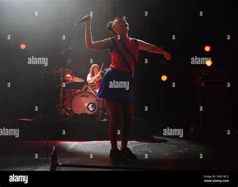 Kathleen Hanna Bikini Kill Live