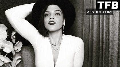 PAOLA LAZARO Nude AZNude