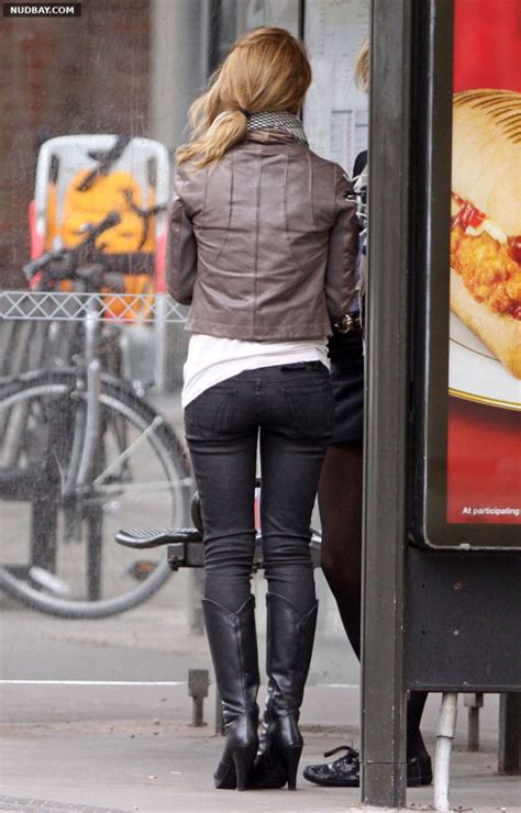 Emma Watson Ass At Gourmet Burger Kitchen In Hampstead May 18 2009 Nudbay