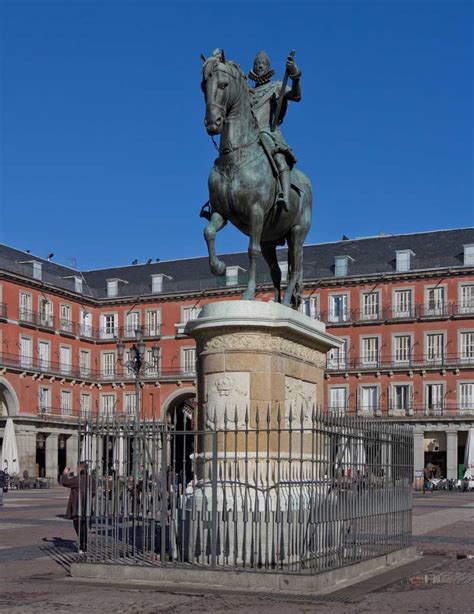 Plaza Mayor De Madrid Historia Monumentos Y Cómo Llegar