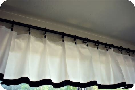 I Heart My Glue Gun: DIY Window Valance