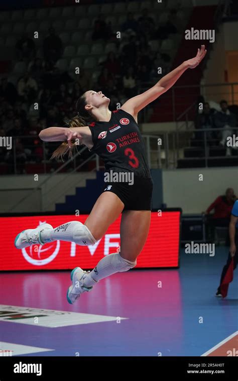 ISTANBUL TURKIYE DECEMBER 25 2022 Kiera Van Ryk Serves During