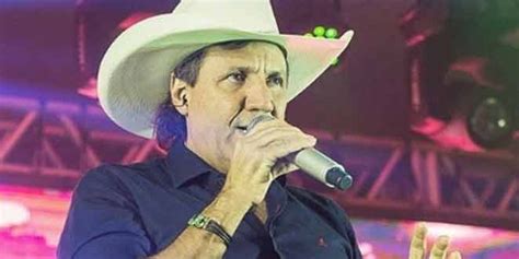 Cantor Sertanejo Passou Mal E Morreu Em Cima Do Palco