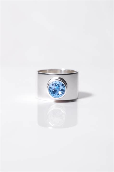 Широкое кольцо с крупным лунным камнем серебро — купить в магазине Bohoann