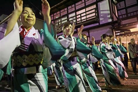 新元号 徹夜で祝う郡上おどり 写真速報② 踊り流し編 団塊のブログ こだわりの「物」がたり