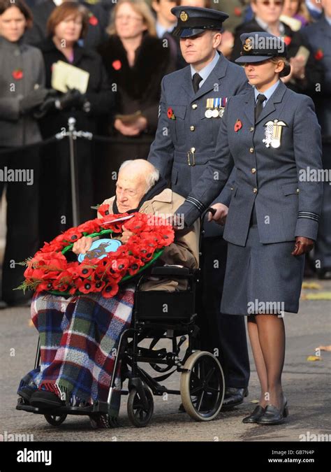 Ende Des Gedenkens An Den Ersten Weltkrieg Fotos Und Bildmaterial In